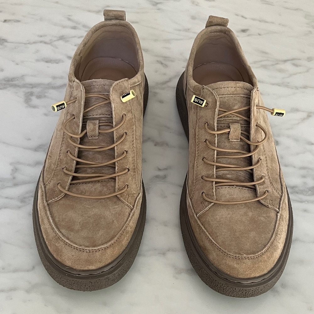 Men’s lace-up leather sneakers—new & never worn